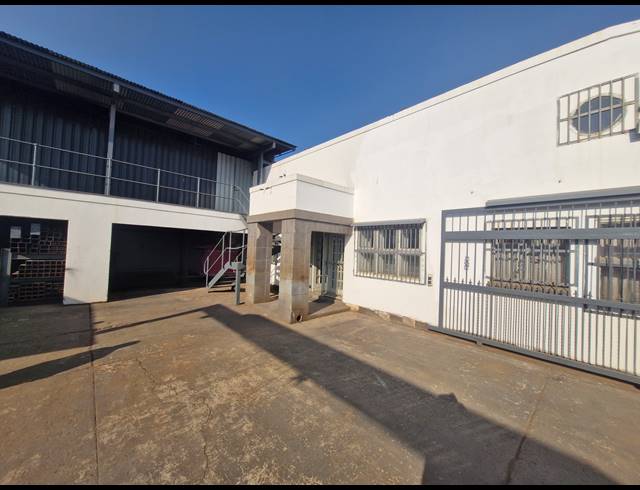 600M² WAREHOUSE FOR SALE IN GLENESK